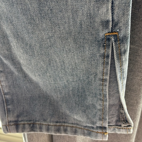 PETITE BLEACH WASH RIPPED SPLIT HEM JEANS - Picture 4 of 5